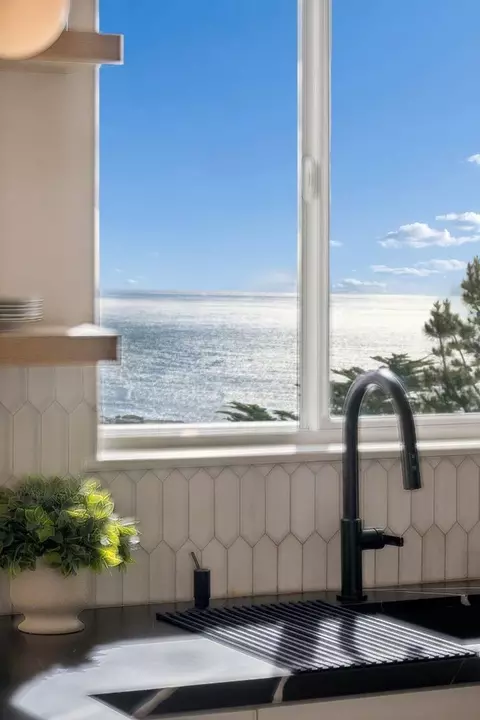 Kitchen - 170 Beachview Ave, Pacifica, CA 94044 photo 9 of 12