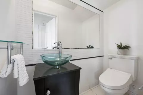 Bath - 170 Beachview Ave, Pacifica, CA 94044 photo 3 of 3