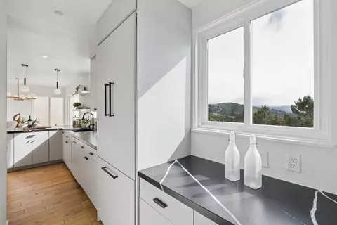 Kitchen - 170 Beachview Ave, Pacifica, CA 94044 photo 12 of 12