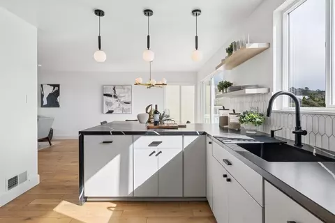 Kitchen - 170 Beachview Ave, Pacifica, CA 94044 photo 2 of 12