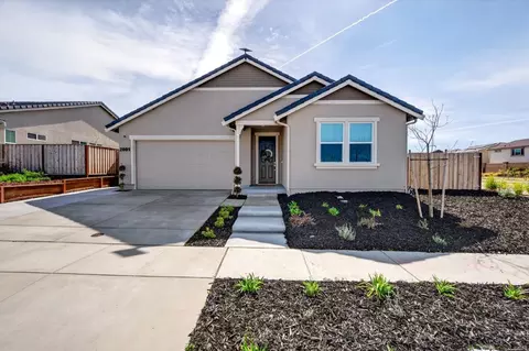 2001 Marigold St, Hollister, CA 95023