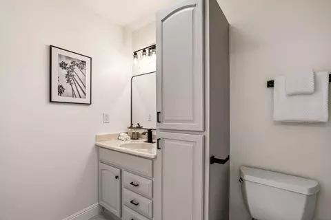 Bath - 627 Hickey Blvd D, Pacifica, CA 94044 photo 2 of 3