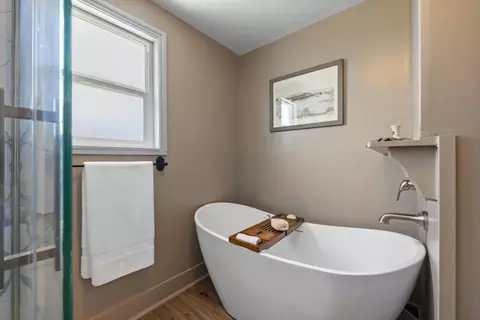 Bath - 22700 Picador Dr, Salinas, CA 93908 photo 1 of 4