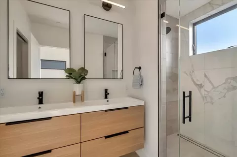Bath - 115 Darlington Ln, Soquel, CA 95073 photo 6 of 8