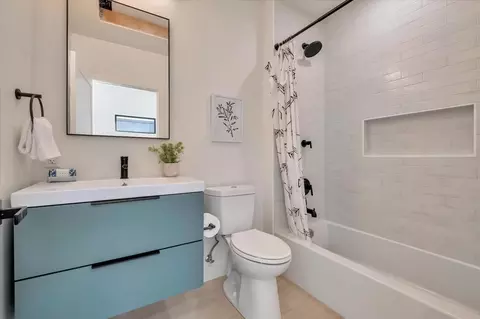 Bath - 115 Darlington Ln, Soquel, CA 95073 photo 4 of 8