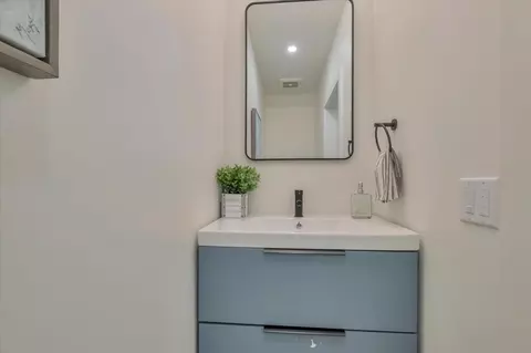 Bath - 115 Darlington Ln, Soquel, CA 95073 photo 2 of 8