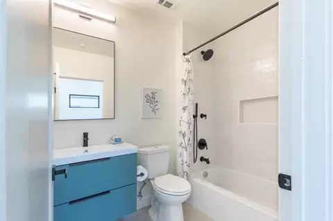 Bath - 115 Darlington Ln, Soquel, CA 95073 photo 8 of 8