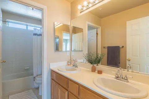 Bath - 1910 Whitman St, Salinas, CA 93906 photo 4 of 5