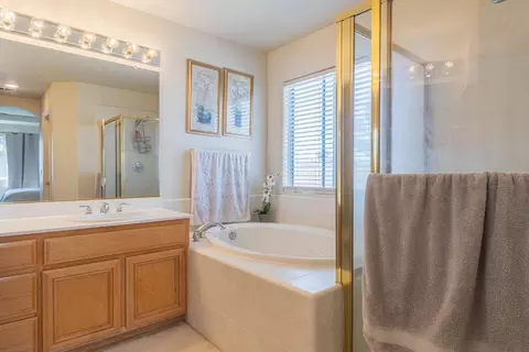 Bath - 1910 Whitman St, Salinas, CA 93906 photo 3 of 5