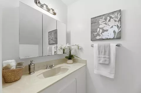 Bath - 1550 Clear Lake Ave, Milpitas, CA 95035 photo 1 of 3