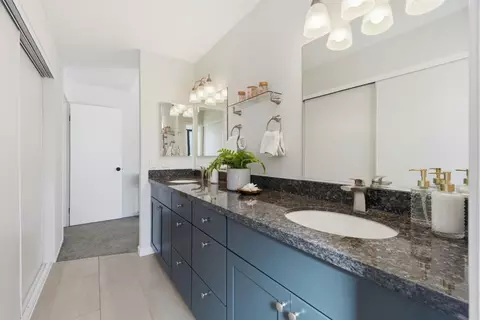Bath - 137 Union Ave A, Campbell, CA 95008 photo 2 of 4