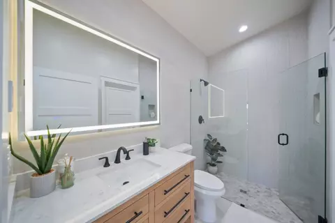 Bath - 604 Oak Dr, Capitola, CA 95010 photo 1 of 3