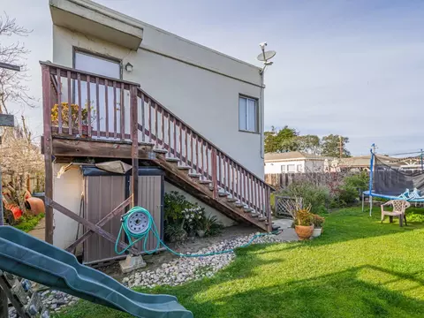9 Memorial Ave, Freedom, CA 95019