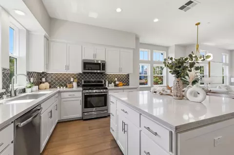 Kitchen - 1911 Stella St, Mountain View, CA 94043 photo 1 of 2