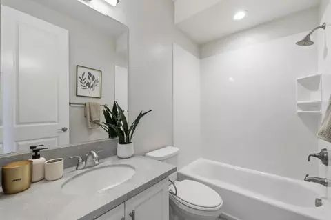 Bath - 1911 Stella St, Mountain View, CA 94043 photo 3 of 4
