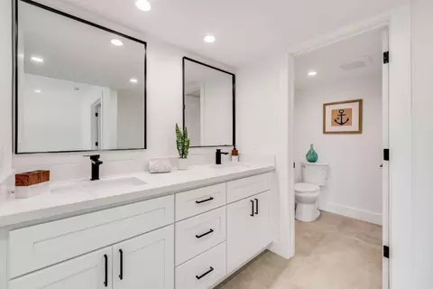 Bath - 11032 Firethorne Dr, Cupertino, CA 95014 photo 3 of 5