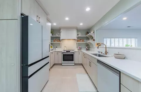 Kitchen - 58 Young Dr, Salinas, CA 93901 photo 3 of 5