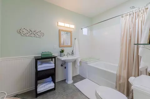 Bath - 58 Young Dr, Salinas, CA 93901 photo 1 of 3