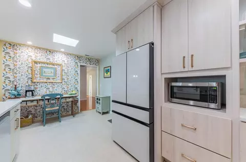 Kitchen - 58 Young Dr, Salinas, CA 93901 photo 4 of 5