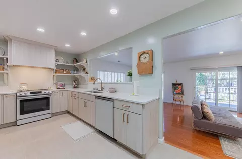 Kitchen - 58 Young Dr, Salinas, CA 93901 photo 2 of 5