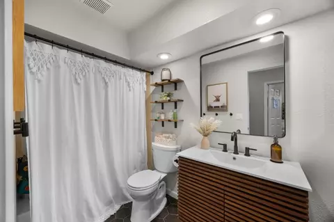 Bath - 2430 Bodega Ct, Discovery Bay, CA 94505 photo 1 of 2