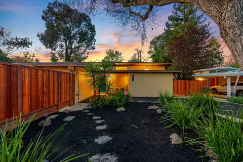 1080 Moffett Cir, Palo Alto, CA 94303