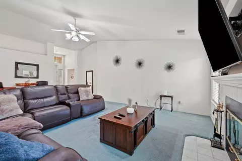 Living - 3882 Pintail Ct, Merced, CA 95340 photo 2 of 2