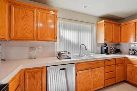 Kitchen - 3882 Pintail Ct, Merced, CA 95340 photo 2 of 3