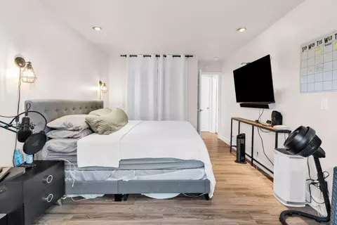 Bedroom - 722 Gleneagle Ave, Hayward, CA 94544 photo 4 of 9