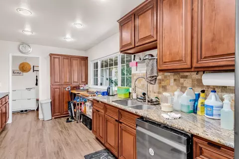 Kitchen - 722 Gleneagle Ave, Hayward, CA 94544 photo 3 of 4