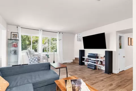Living - 722 Gleneagle Ave, Hayward, CA 94544 photo 4 of 4
