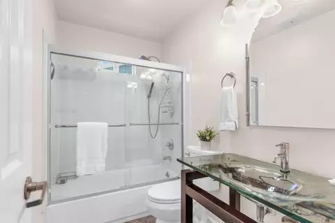 Bath - 722 Gleneagle Ave, Hayward, CA 94544 photo 4 of 4