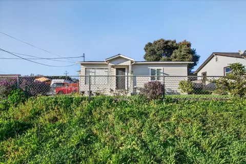 Exterior - 123 Prado St, Salinas, CA 93906 photo 1 of 13
