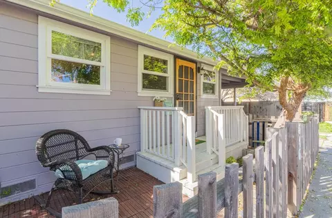 516 8th St, Pacific Grove, CA 93950