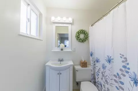 Bath - 1489 Lassen Ave, Salinas, CA 93906 photo 1 of 2