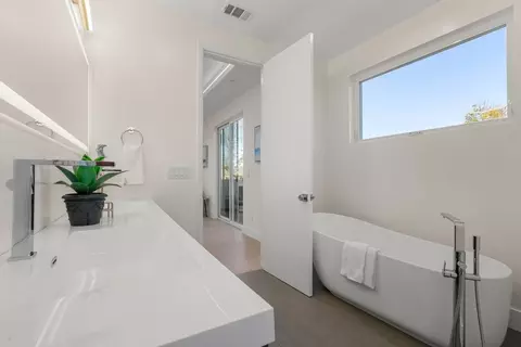 Bath - 810 Virginia Ct, Campbell, CA 95008 photo 6 of 9