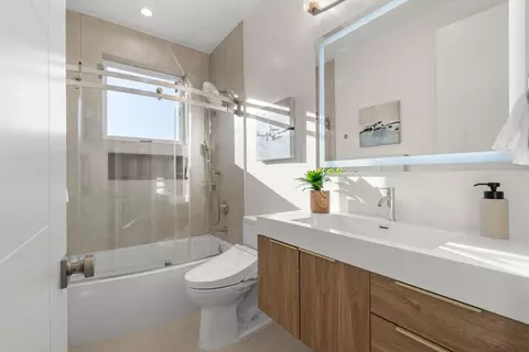 Bath - 810 Virginia Ct, Campbell, CA 95008 photo 2 of 9
