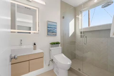 Bath - 810 Virginia Ct, Campbell, CA 95008 photo 8 of 9