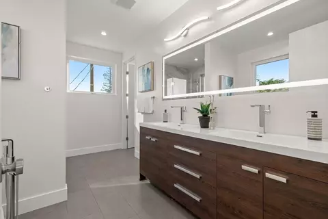 Bath - 810 Virginia Ct, Campbell, CA 95008 photo 3 of 9