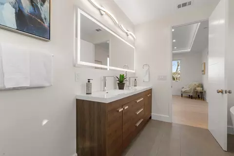 Bath - 810 Virginia Ct, Campbell, CA 95008 photo 4 of 9