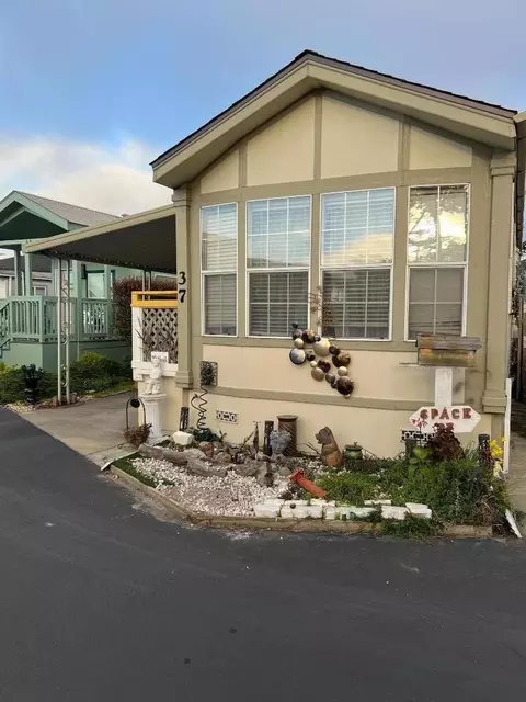 356 Reservation Rd 37, Marina, CA 93933