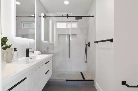 Bath - 390 Valmy St, Milpitas, CA 95035 photo 5 of 5