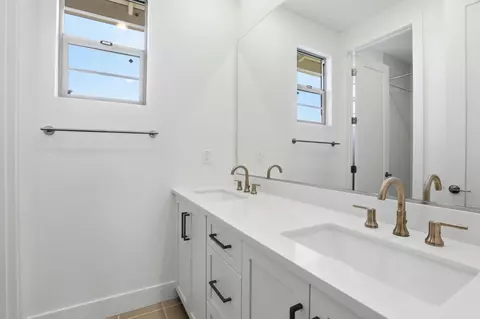 Bath - 7344 Ailes Ct, Gilroy, CA 95020 photo 6 of 6