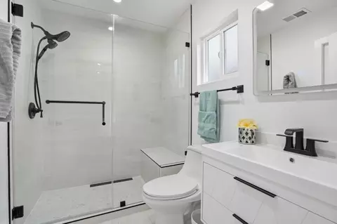 Bath - 27 Midway Ave, Mill Valley, CA 94941 photo 2 of 5