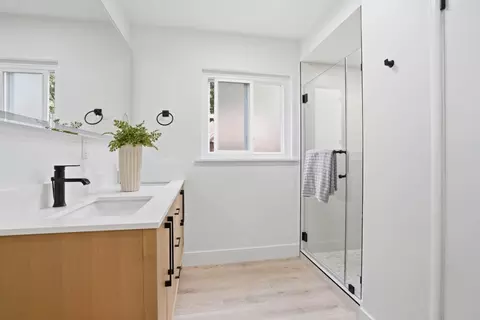 Bath - 27 Midway Ave, Mill Valley, CA 94941 photo 4 of 5