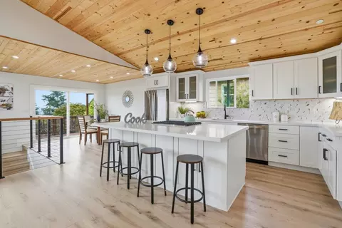 Kitchen - 27 Midway Ave, Mill Valley, CA 94941 photo 2 of 5
