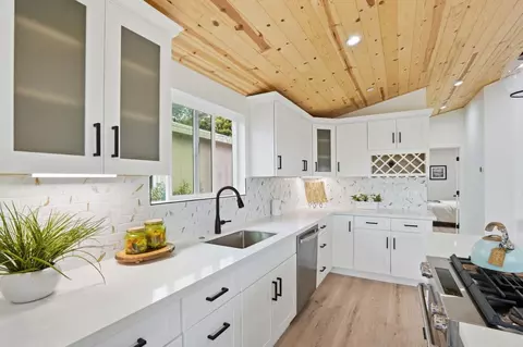 Kitchen - 27 Midway Ave, Mill Valley, CA 94941 photo 4 of 5
