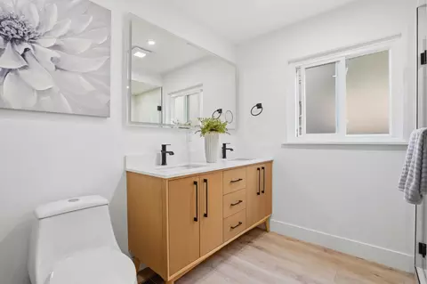 Bath - 27 Midway Ave, Mill Valley, CA 94941 photo 3 of 5