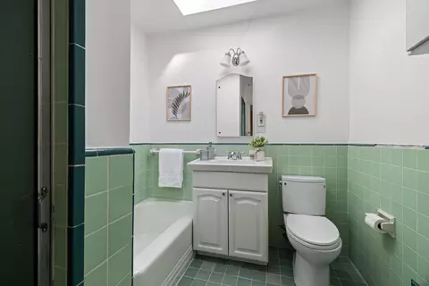Bath - 665 27th St, San Francisco, CA 94131 photo 1 of 1