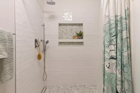 Bath - 2603 Willowbrook Ln 22, Aptos, CA 95003 photo 4 of 5